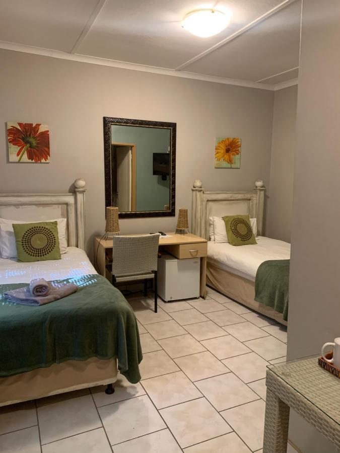 Hotel Pension Casa Africana Windhoek Buitenkant foto